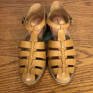 BareTraps Semi-Closed Toe Leather Sandals Size 10 Tan Color New with tags